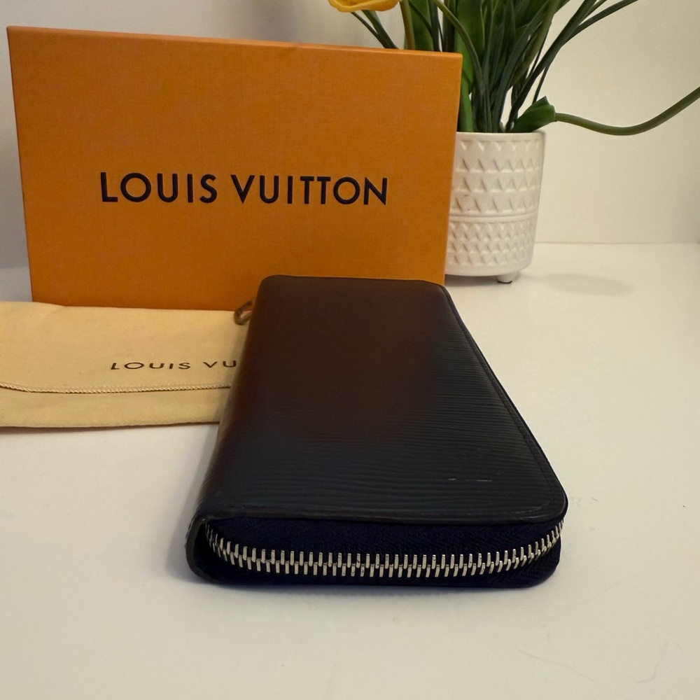 Louis Vuitton Navy Blue Epi Leather Zip Around Wallet - Picture 12 of 14